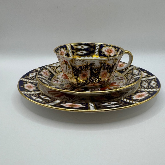 Royal Crown Derby Imari 2451 tea setting. 6x3 piece Sefton teacup & dessert set. - Picture 3 of 11
